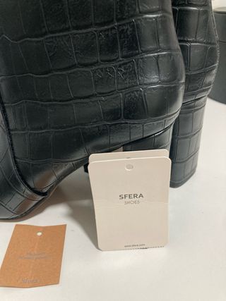 Botines negros efecto piel cocodrilo