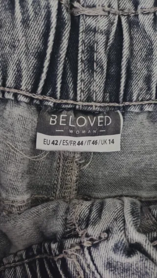 Pantalón vaquero gris desgastado