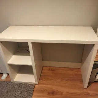 Escritorio Kallax Ikea Blanco con silla incluida.