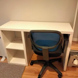 Escritorio Kallax Ikea Blanco con silla incluida.