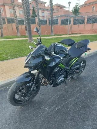 Kawasaki Z900 Naked Negra y Verde