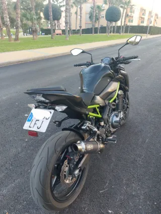 Kawasaki Z900 Naked Negra y Verde