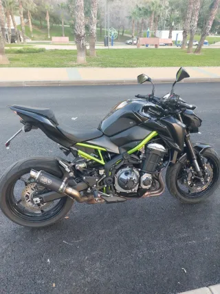 Kawasaki Z900 Naked Negra y Verde