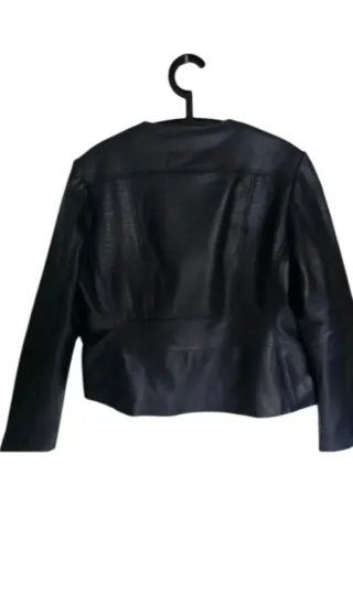 Chaqueta de cuero Isaco azul oscuro.