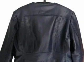 Chaqueta de cuero Isaco azul oscuro.