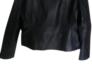 Chaqueta de cuero Isaco azul oscuro.