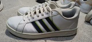 Zapatillas Adidas Blancas con Rayas Verdes