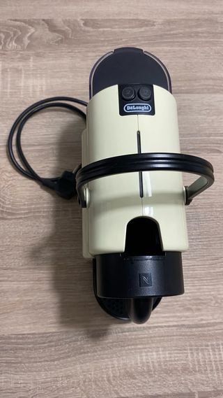 Cafetera Nespresso DeLonghi Beige