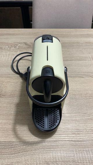 Cafetera Nespresso DeLonghi Beige