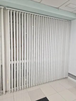 Tende verticali bianche