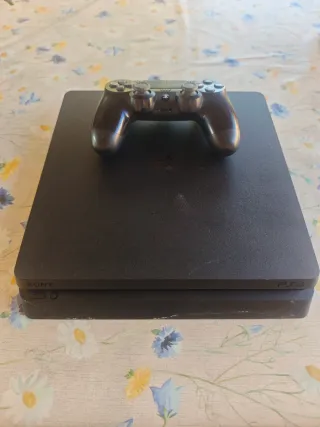 Consola PS4 Slim Negra + Mando