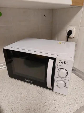 Microondas y Grill Blanco