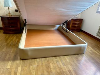 Habitación completa: cama, mesillas y cómoda