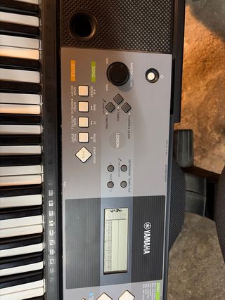 Teclado Yamaha PSR-E233