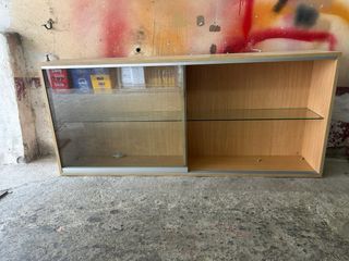 Estantería madera y cristal