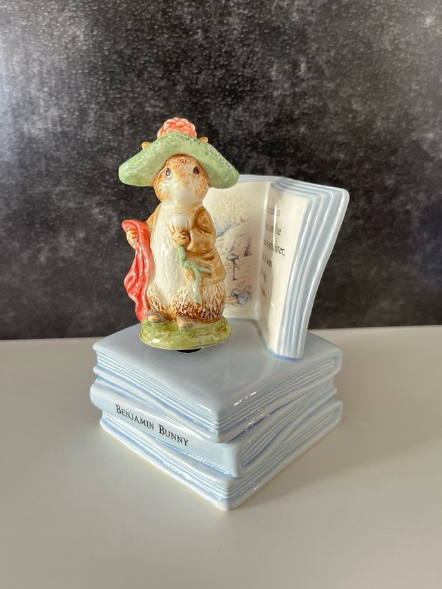 Figura Benjamin Bunny libro