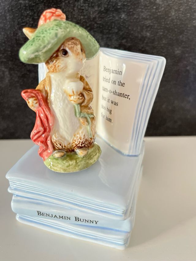 Figura Benjamin Bunny libro