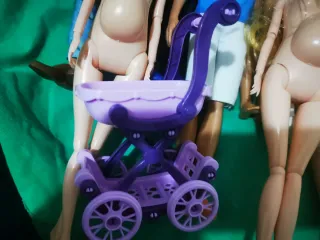 Lote de muñecos Ken y muñecas embarazadas