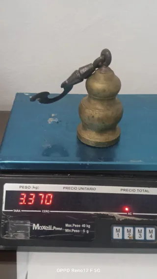 Antiguos pilones para romana o decoración