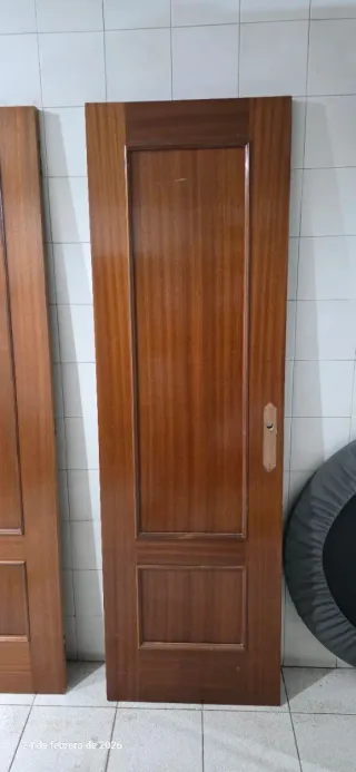 Puertas madera marrones 72 y 60 cm