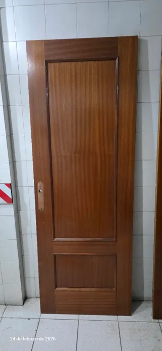 Puertas madera marrones 72 y 60 cm