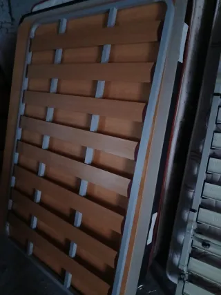 Materasso memory foam e sommier con piedi