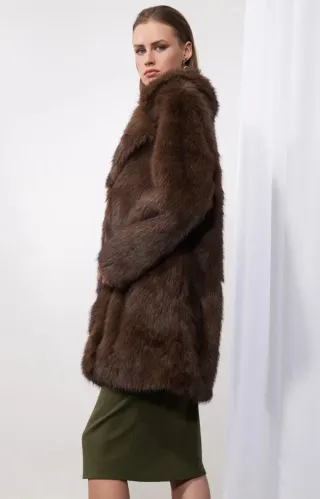 Abrigo pelo sintético marrón Talla M