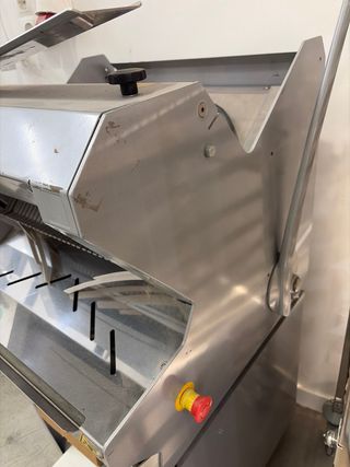 Cortadora de pan Salva con soporte