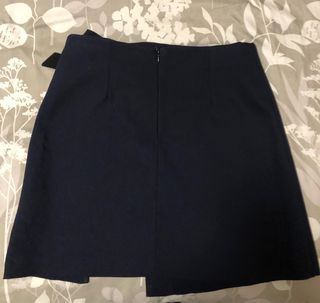 Minifalda azul marino cruzada con lazo