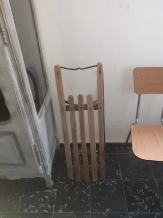 Vitrina rústica de madera y cristal
