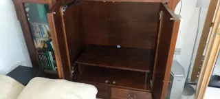 Mueble TV y expositor madera