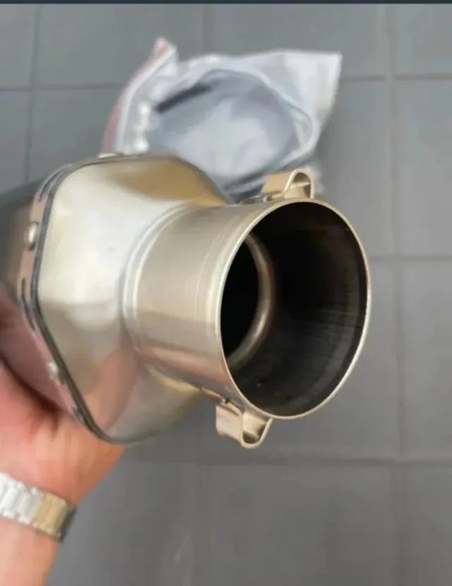 Sistema di scarico universale Akrapovic Nuevo