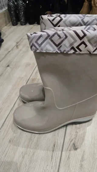 Botas de lluvia beige con forro