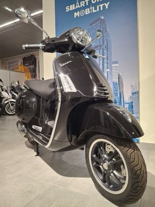 Vespa GTS Super 125 Negra Reacondicionada