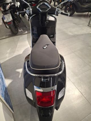 Vespa GTS Super 125 Negra Reacondicionada