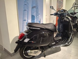 Vespa GTS Super 125 Negra Reacondicionada