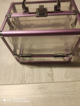 Neceser transparente con detalles morados