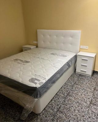 Liquidación:canapes y colchones armarios y sofas?