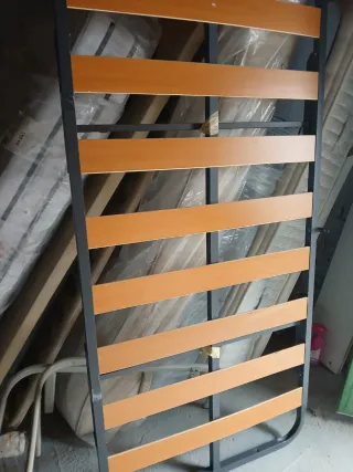 Materasso memory foam e somier con piedi