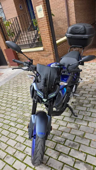 Yamaha MT-125 Naked Azul y Negra