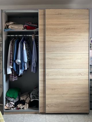 Guardaroba in rovere con porte scorrevoli