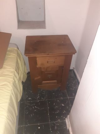 2 Mesitas de Noche Rústicas de Madera