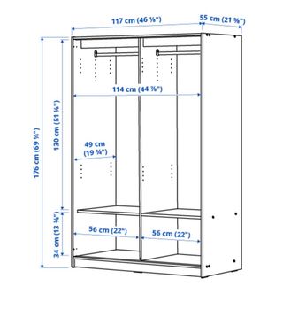 Guardaroba bianco con ante scorrevoli