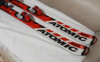 Esquís niños ATOMIC de 1,20 carving + Fijaciones