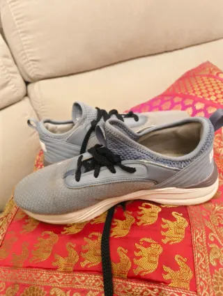 Zapatillas Puma Grises y Negras