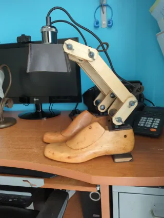 Lampade vintage in pelle e legno fatte a mano