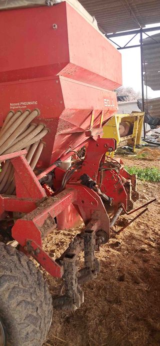 2 Sembradora neumática / pulpo Sola 5 metros.