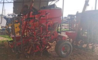 2 Sembradora neumática / pulpo Sola 5 metros.