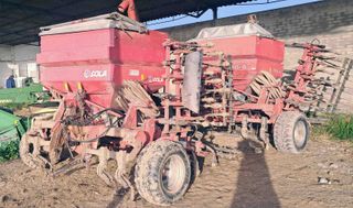 2 Sembradora neumática / pulpo Sola 5 metros.