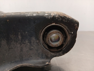 BRAZO SUSPENSION INFERIOR TRASERO DERECHO FORD KU